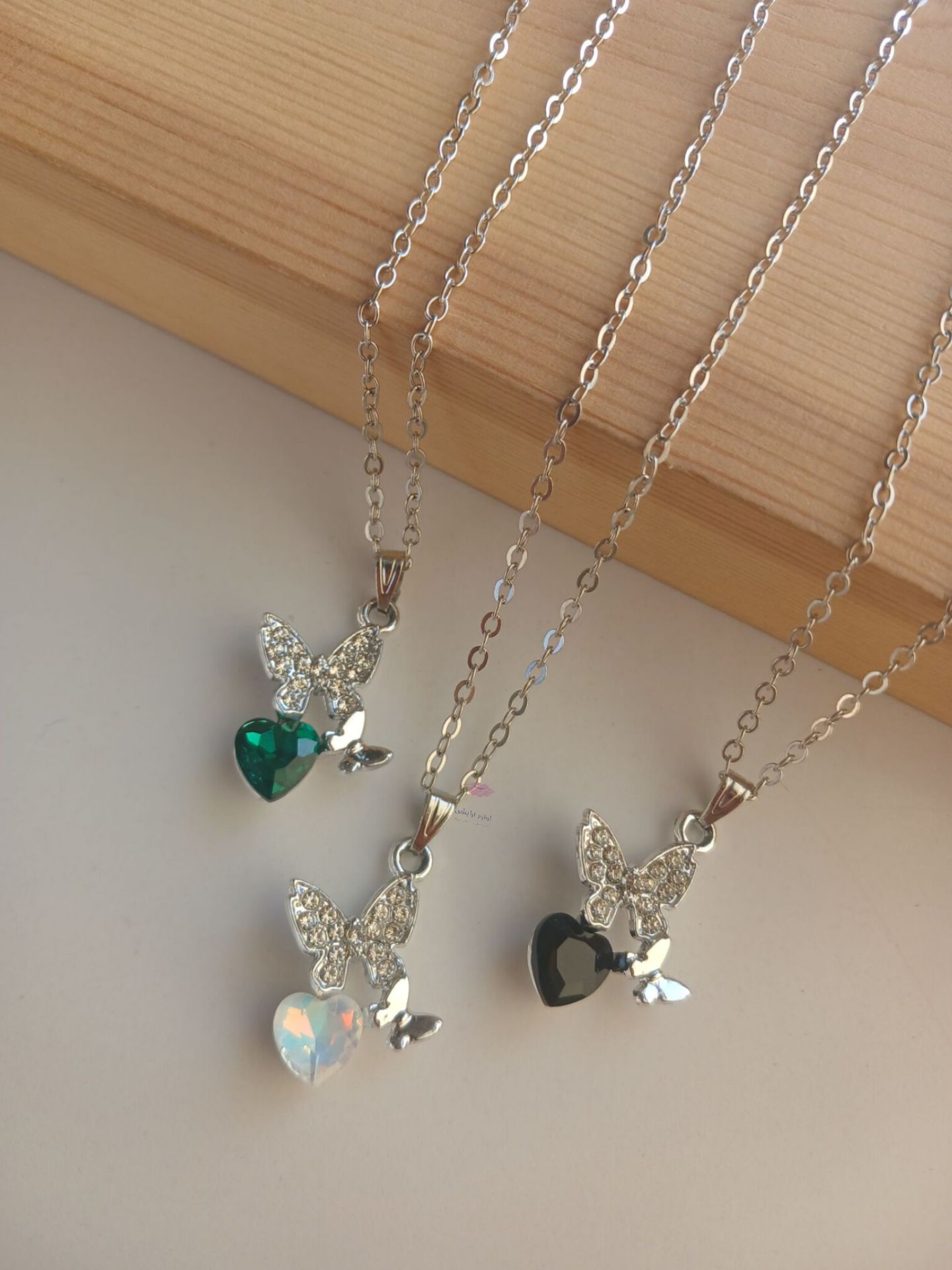 InShot_20260223_165313210 (1) گردنبند پروانه کریستالی کد یک - Image 1